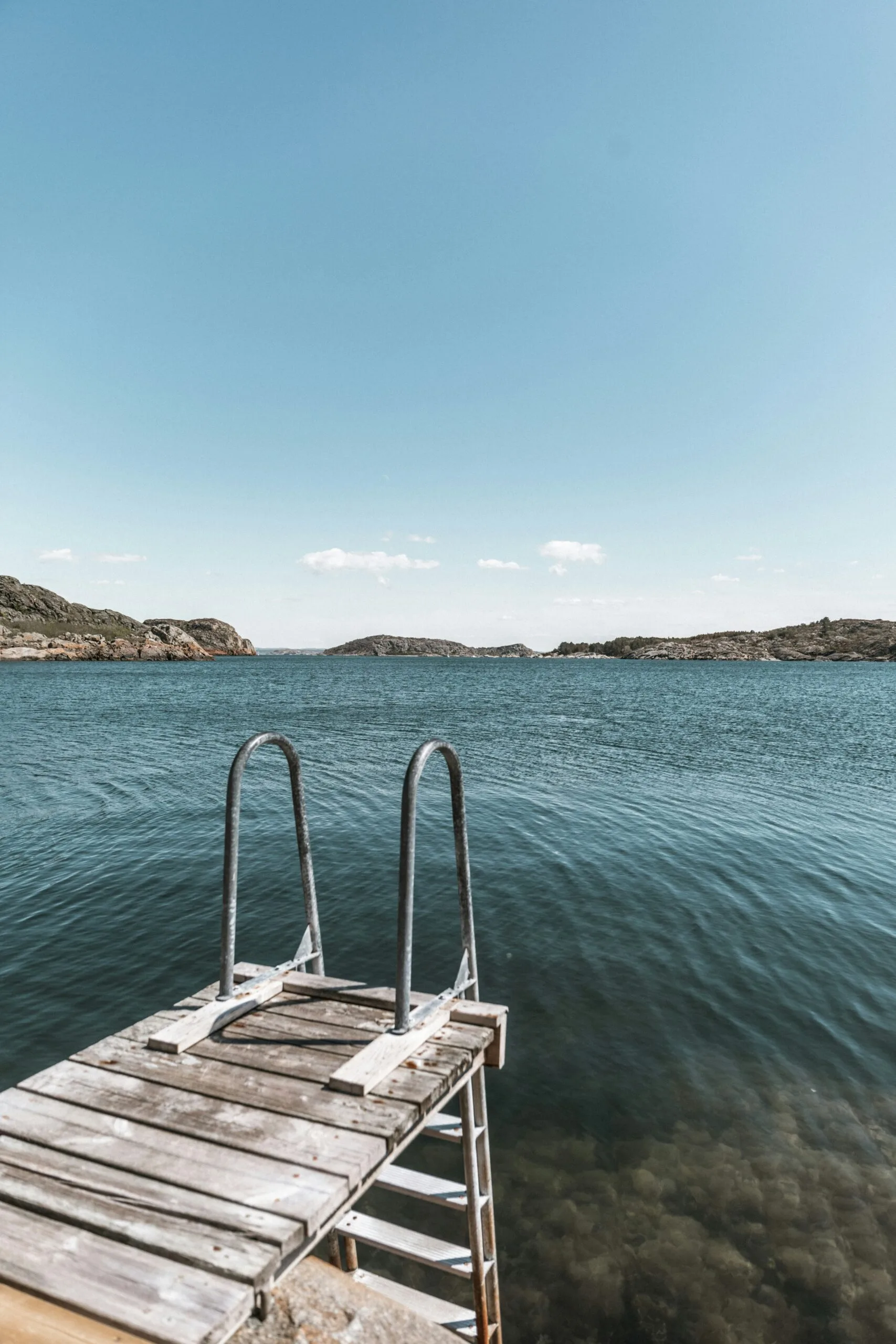 Sommar och badbrygga på Västkusten i en sommarhälsning till Arkipelagens hyresgäster på våra kontorshotell i Göteborg.