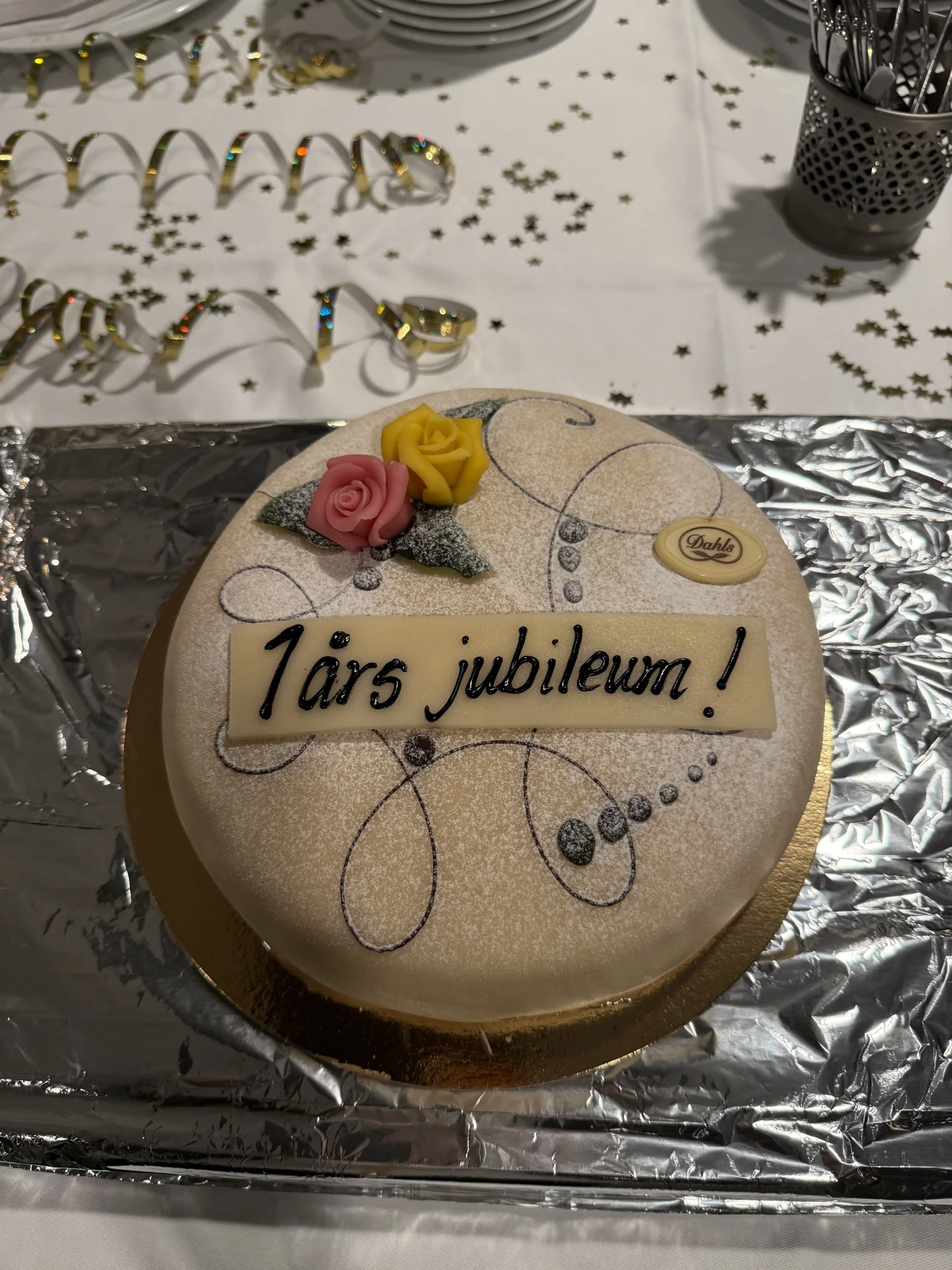 En tårta för att fira att Arkipelagens kontorshotell Järntorget har ettårsjubileum.