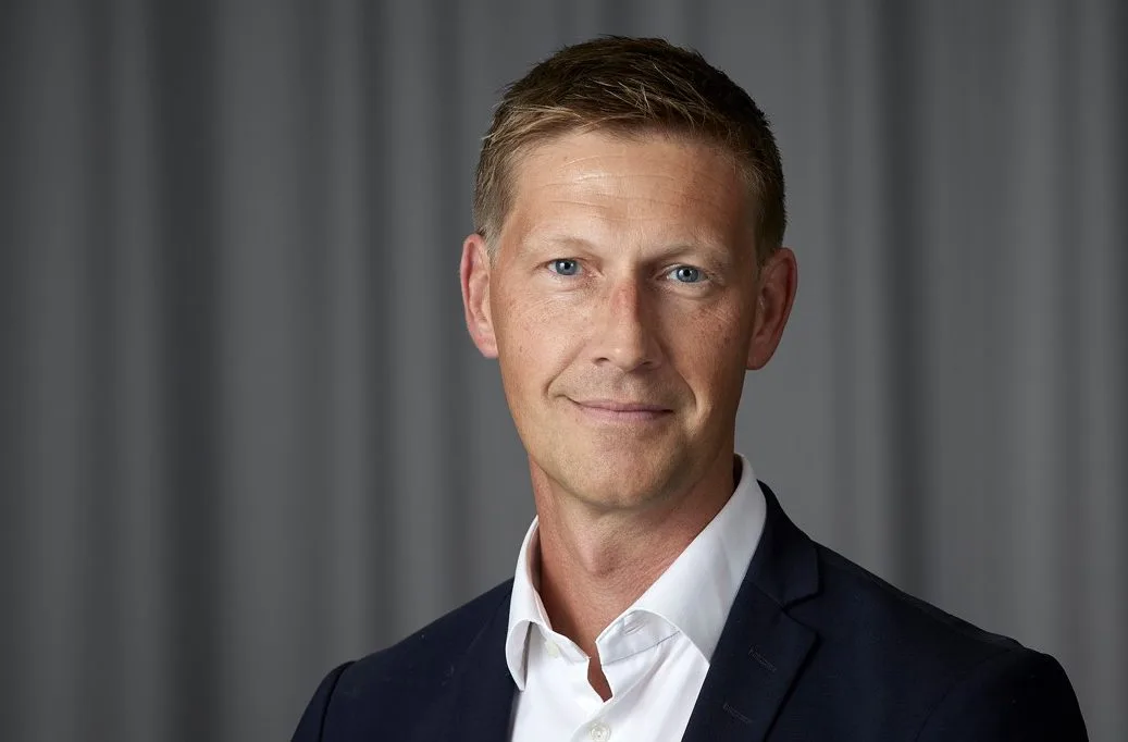 Fredrik Lycke föreläser på FrukostAkademien på Arkipelagens kontorshotell i Sisjön.