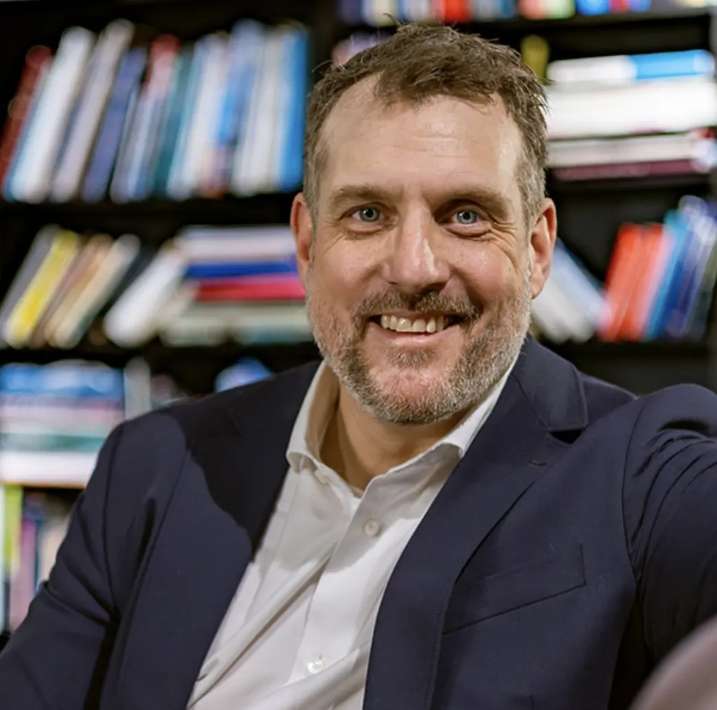 Henrik Leinerud föreläser på FrukostAkademien på Arkipelagens kontorshotell i Sisjön.