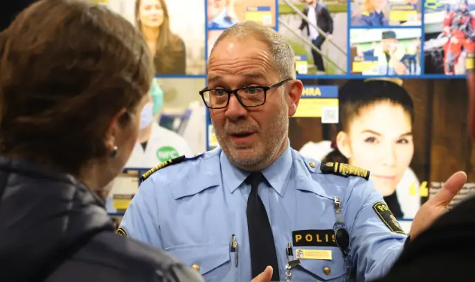 Robert Karlsson föreläser på FrukostAkademien på Arkipelagens kontorshotell i Sisjön.